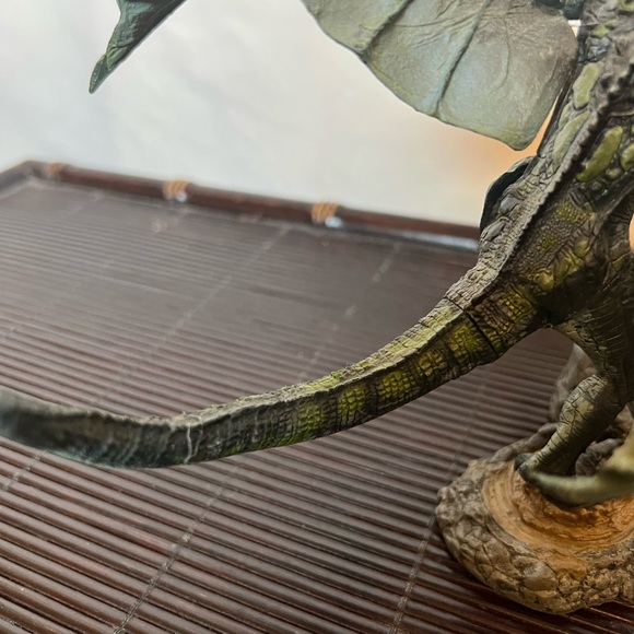 EUC McFarlane 2005 Dragon - Picture 15 of 16